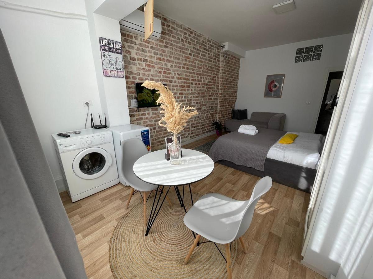 Bricks Studio Apartments Τίρανα Εξωτερικό φωτογραφία