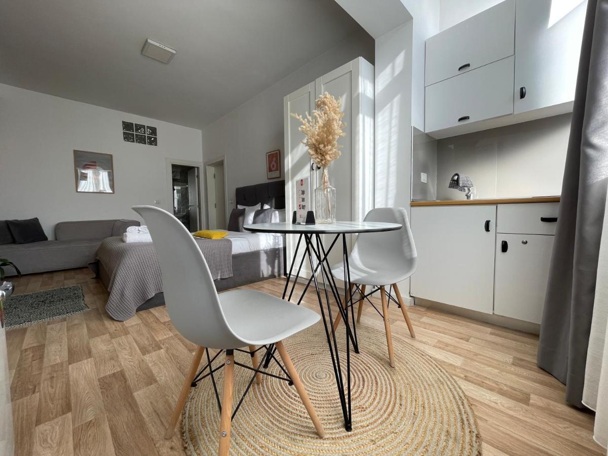 Bricks Studio Apartments Τίρανα Εξωτερικό φωτογραφία