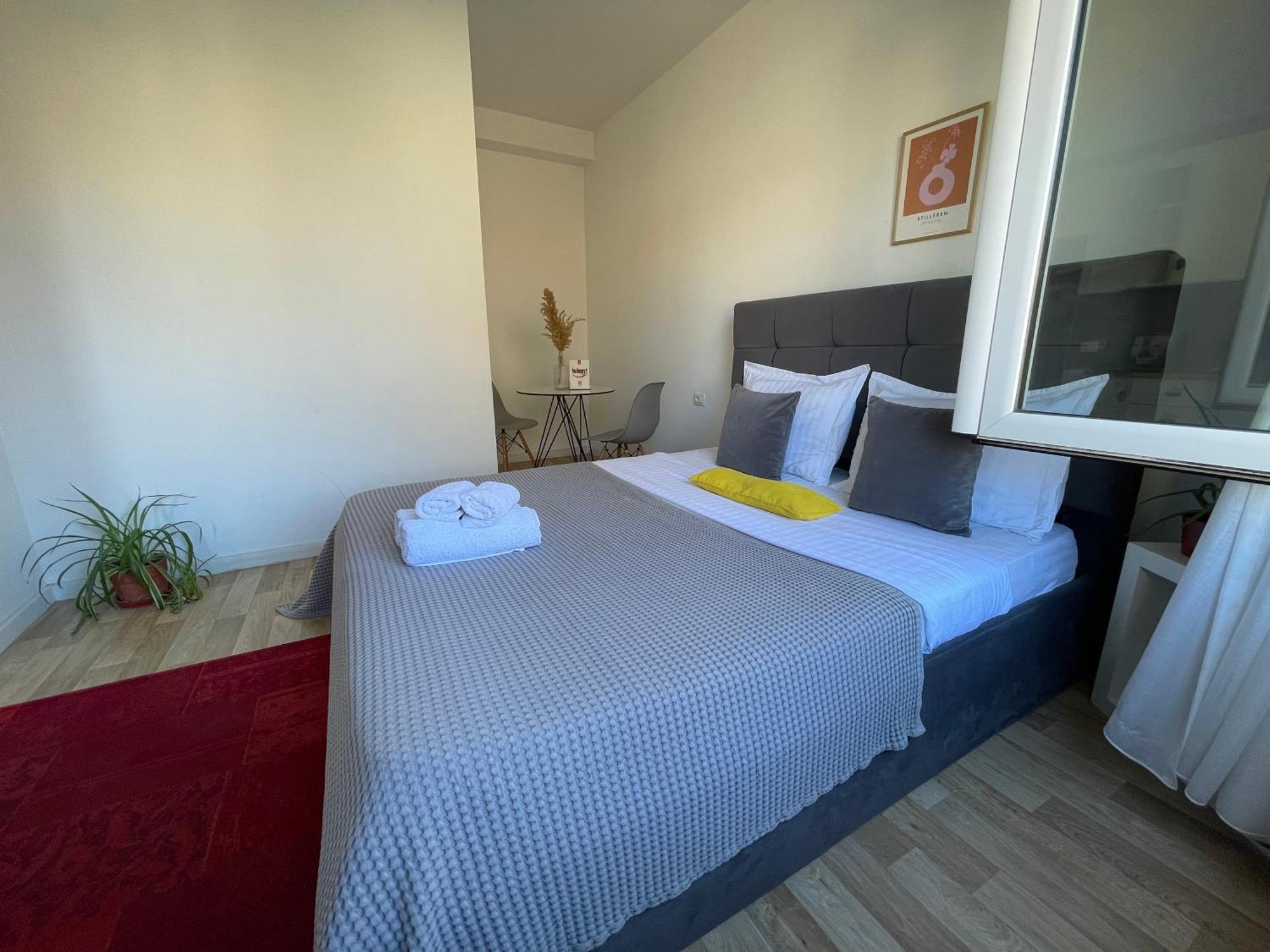Bricks Studio Apartments Τίρανα Εξωτερικό φωτογραφία