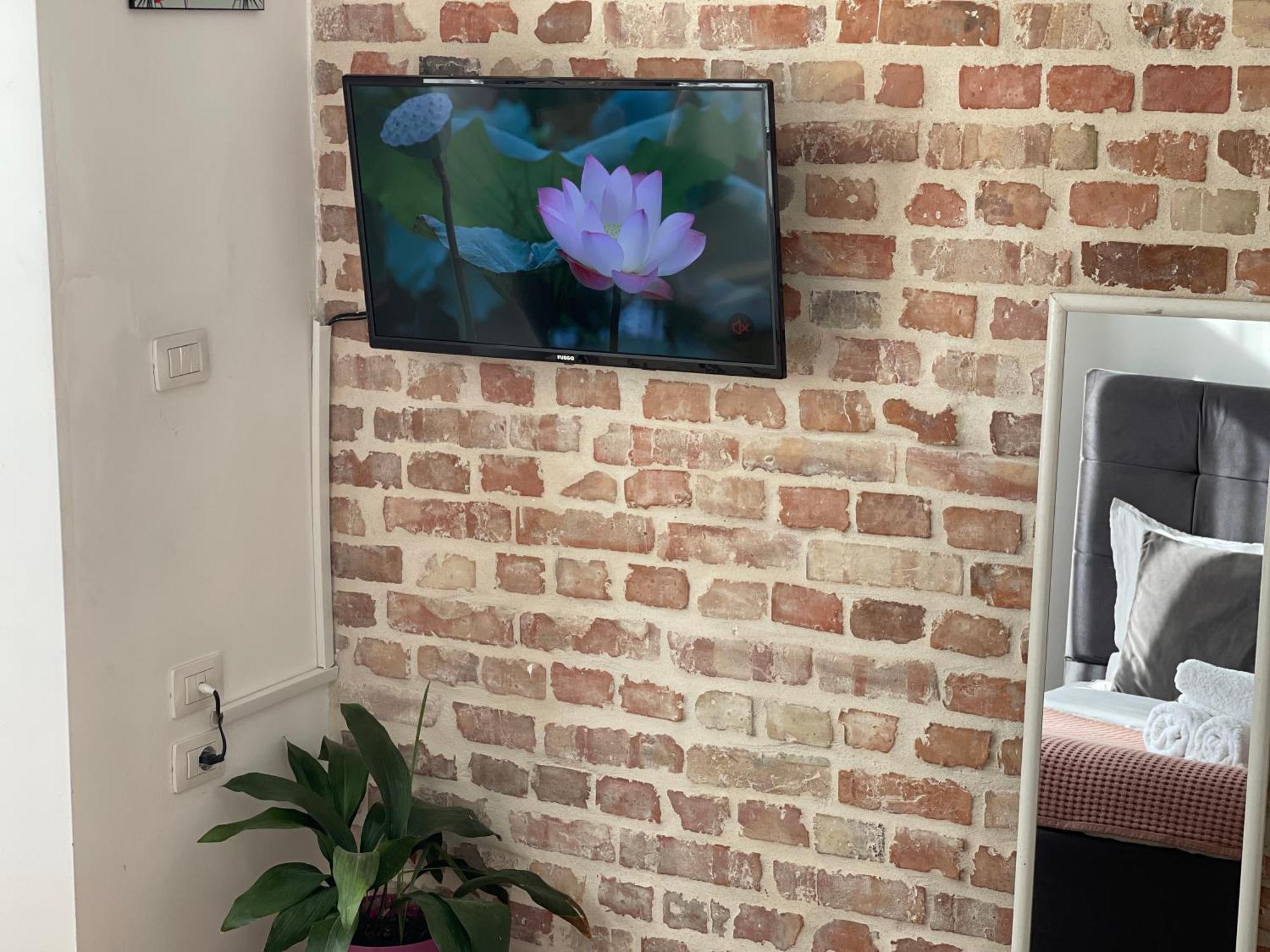Bricks Studio Apartments Τίρανα Εξωτερικό φωτογραφία